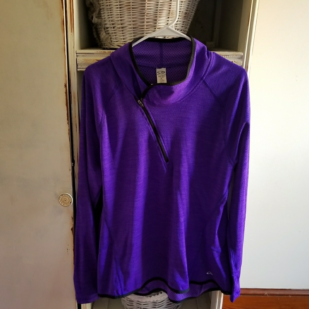 Champion Pull Over