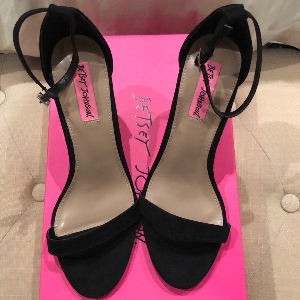 Brand New Betsy Johnson Black Suede Heels Size 8