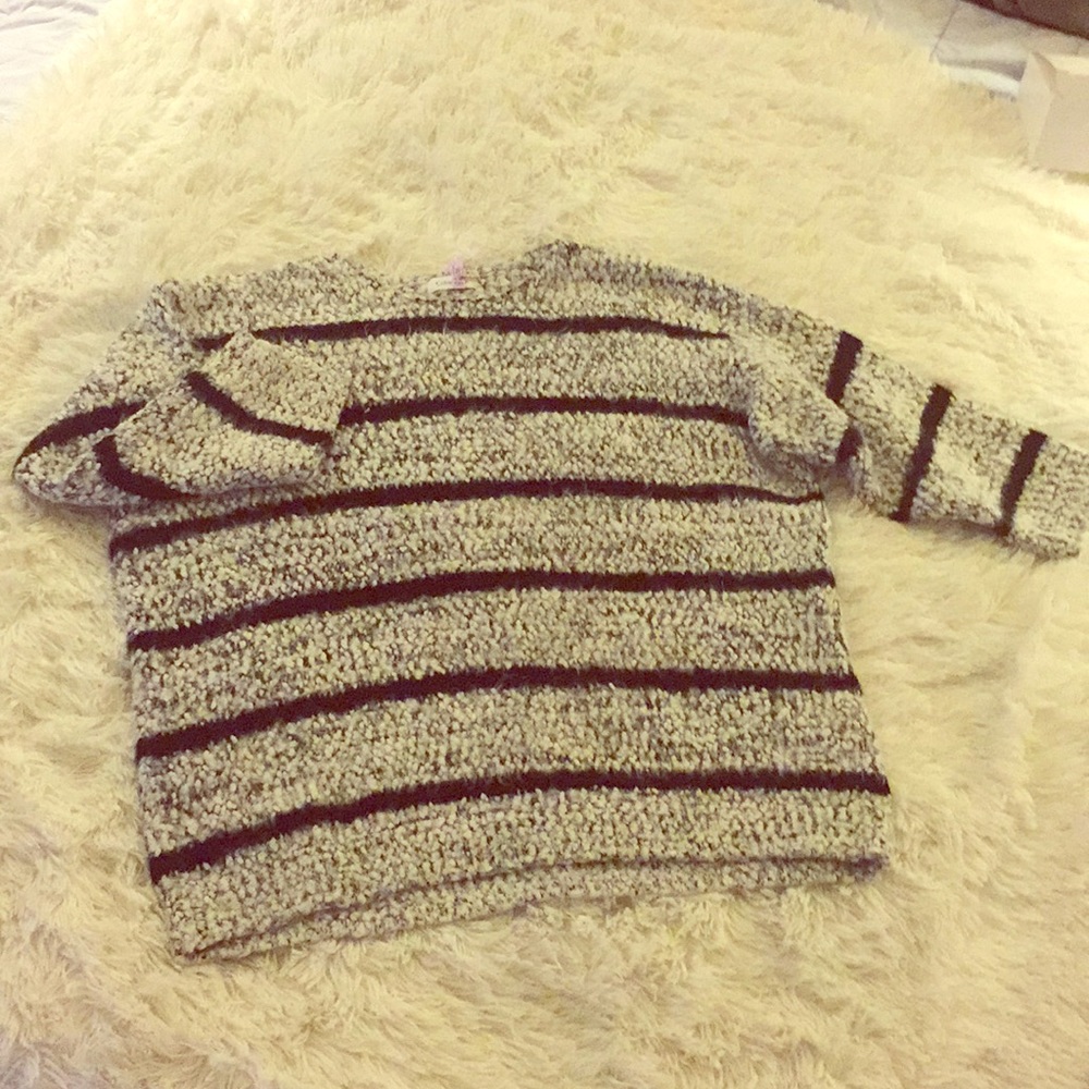 Chunky fuzzy white w/ black stripes 3/4 sleeve