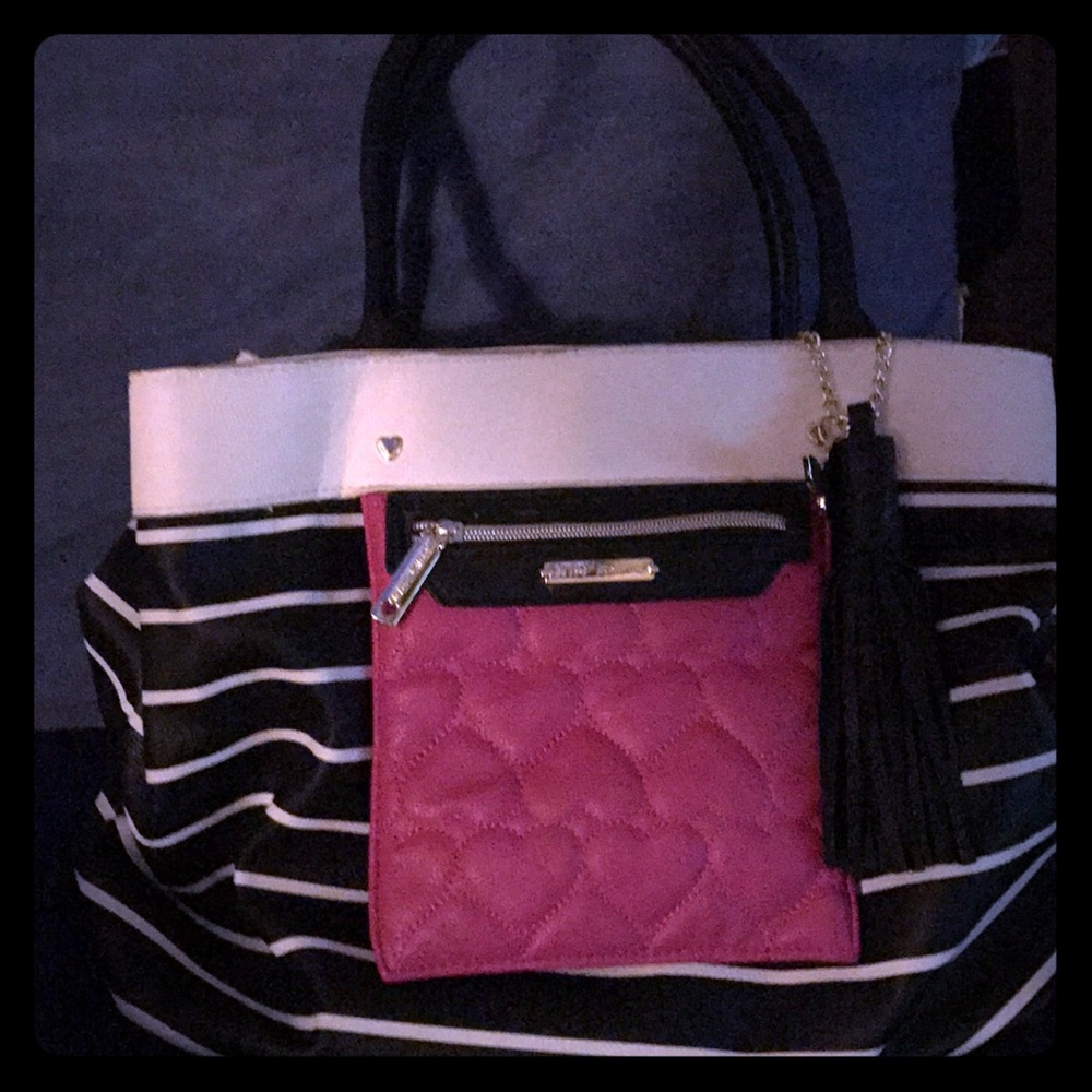 Bested Johnson purse 🤗