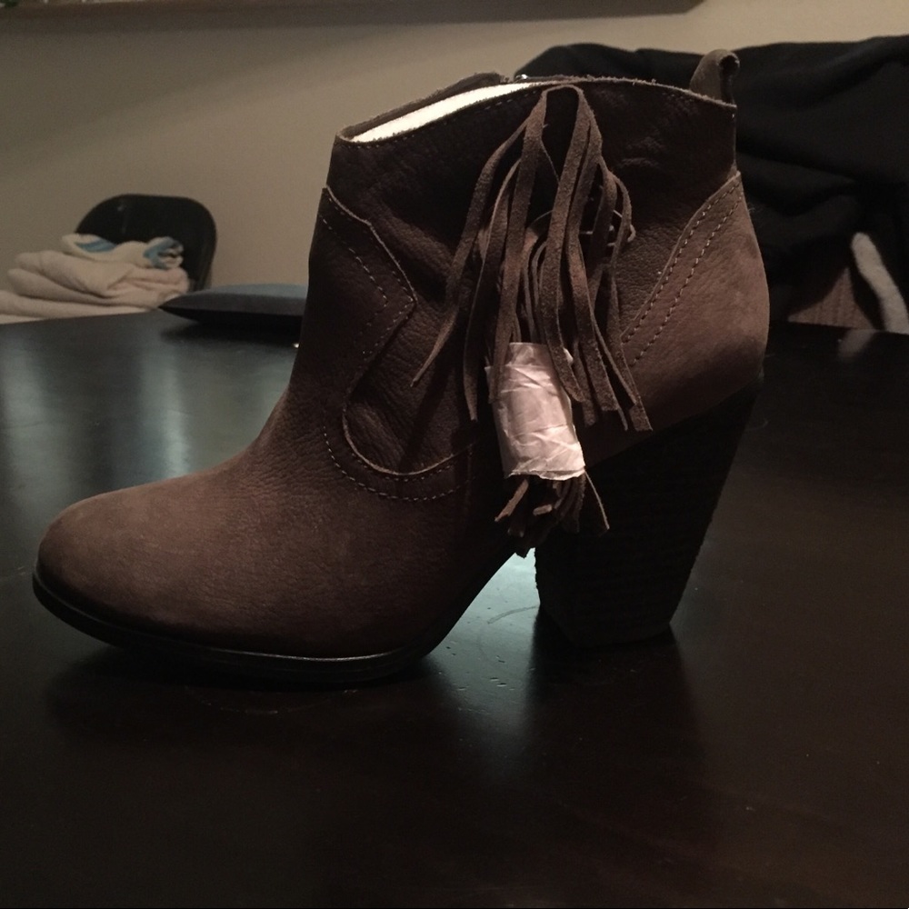 Vince Camuto booties never worn