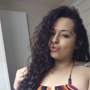 Meet your Posher, Monique