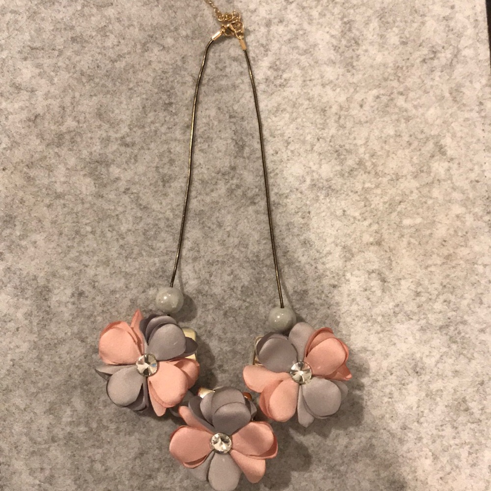 Beautiful trendy flower necklace