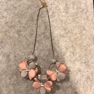 Beautiful trendy flower necklace