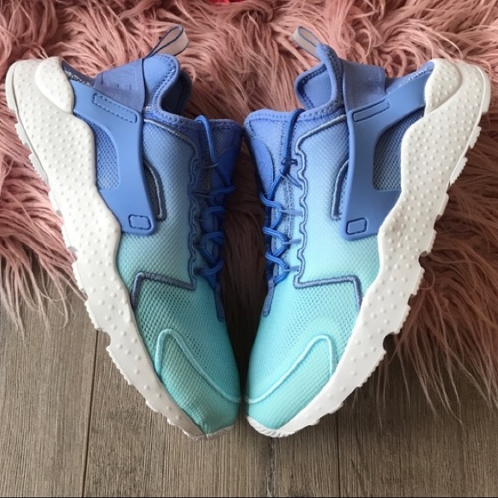BRAND NEW blue ombré Nike hurache Ultra size 7