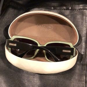 Coach ginger style . black / silver sunglasses