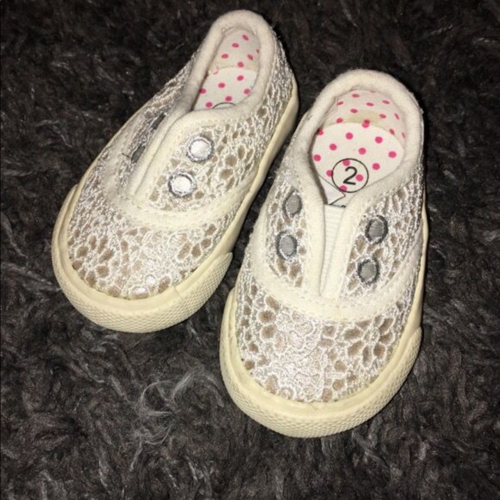 Oshkosh lace baby shoes