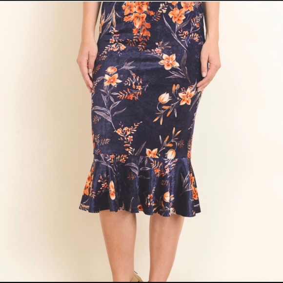Le Lis Dresses & Skirts - 🏙Blue floral skirts✨This skirt is Very cute! ☀️☀️