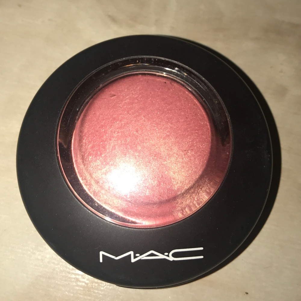 MAC petal power mineralize blush