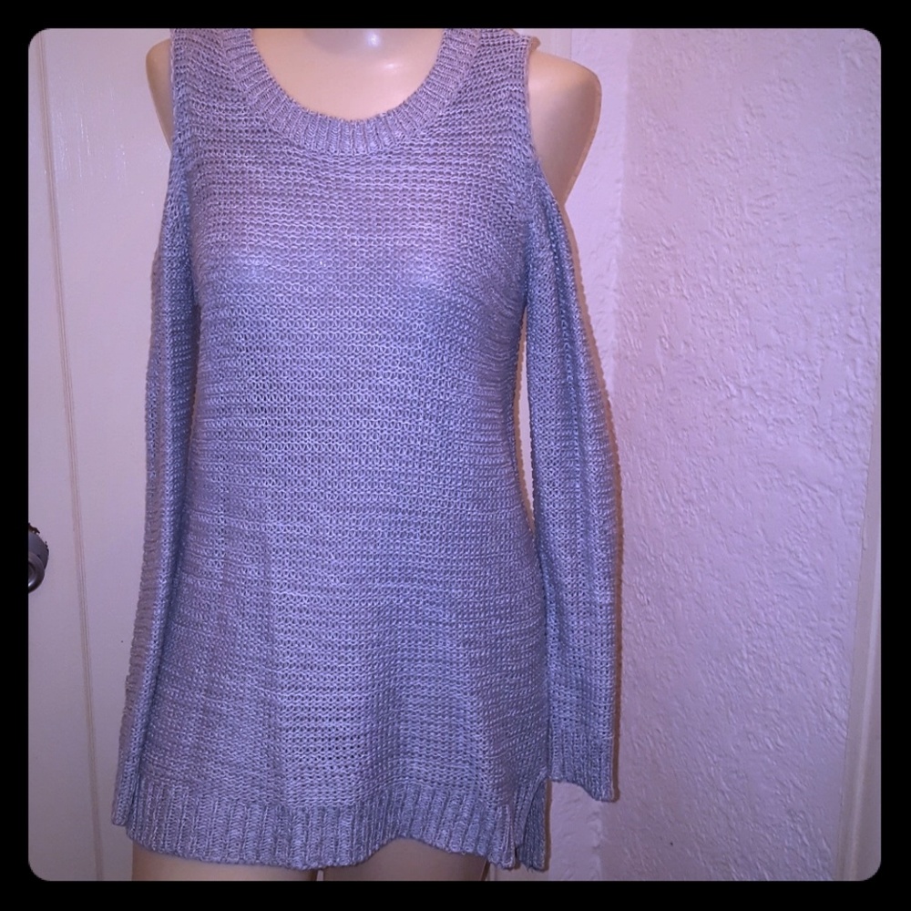 Long sleeve sweater with cutout shoulders