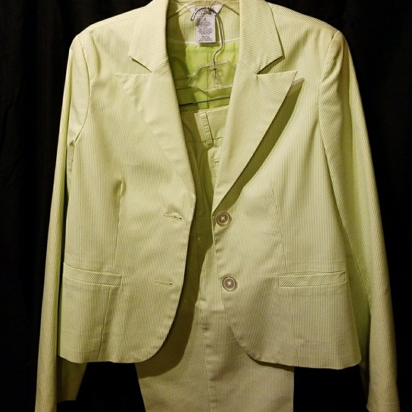 2-peice jacket and Capri pants - Picture 2 of 7