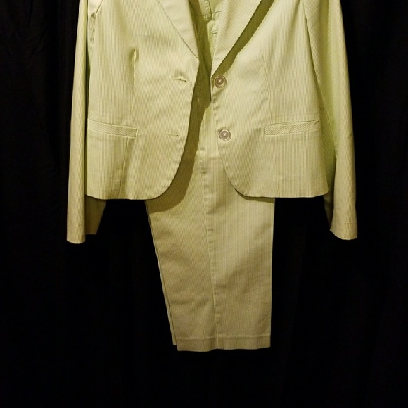 2-peice jacket and Capri pants - Picture 3 of 7