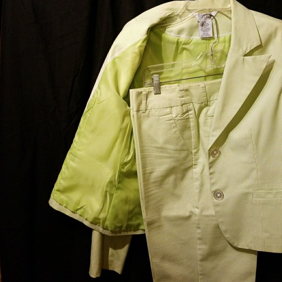 2-peice jacket and Capri pants - Picture 4 of 7