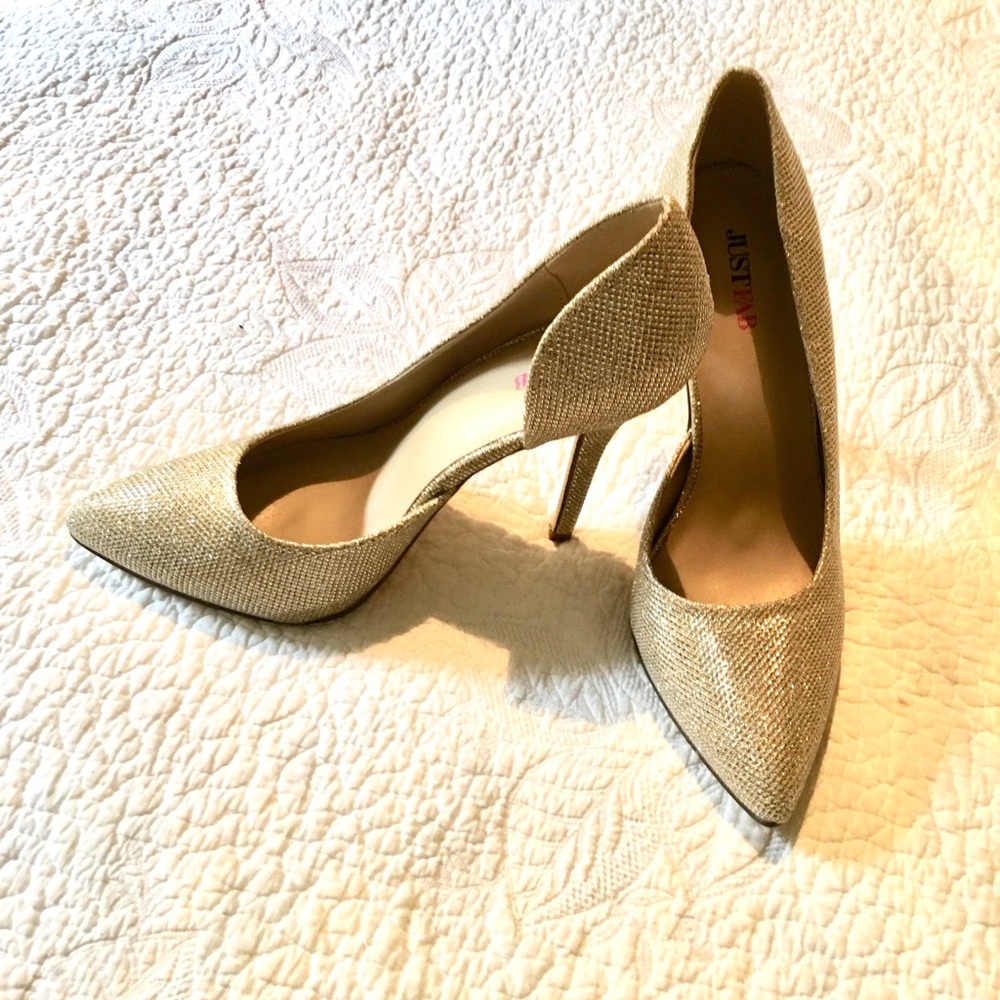 Gold pretty party New Shoes never worn