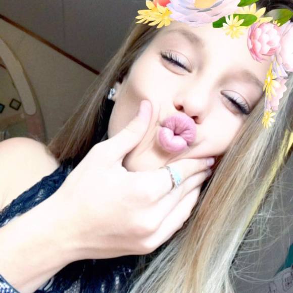 Meet your Posher, Ariel - Picture 1 of 1