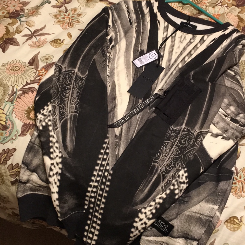 AKOO Tail feather sweater