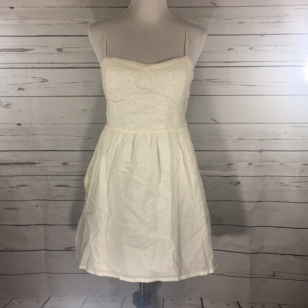 Sweet little white dress!