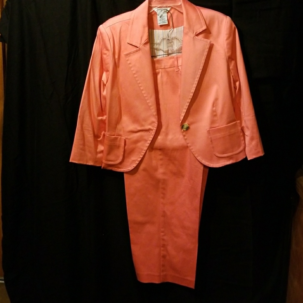 2-peice jacket and Capri pant set