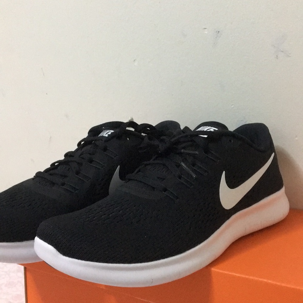 SOLD••••••••••••••••••••Nike free rn running shoes