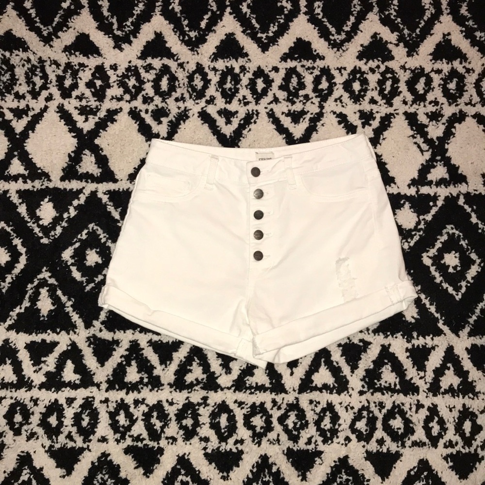 White High waist shorts