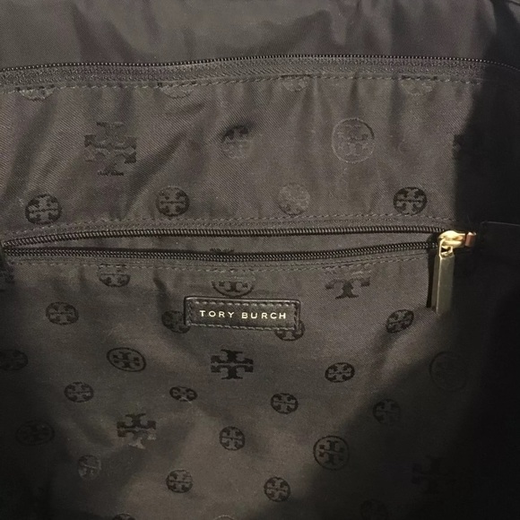 Like new Tory Burch Penn Quilted Zip Tote