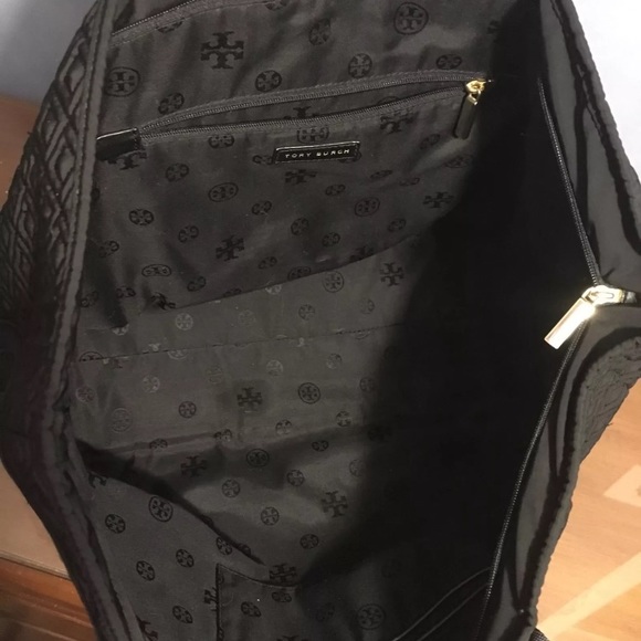 Like new Tory Burch Penn Quilted Zip Tote