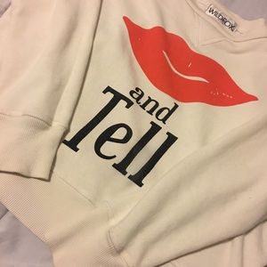 ❣️WILDFOX❣️ Kiss 💋 & tell sweatshirt