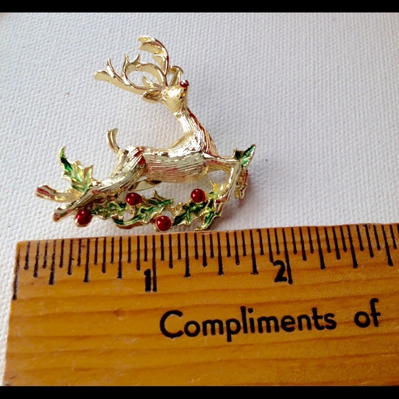 Jean Jacket Pins Christmas Reindeer Wreath Holiday - Picture 4 of 6