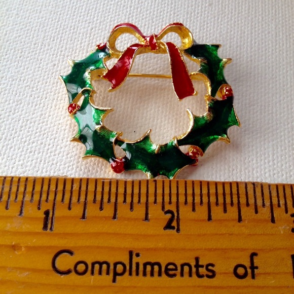 Jean Jacket Pins Christmas Reindeer Wreath Holiday - Picture 5 of 6