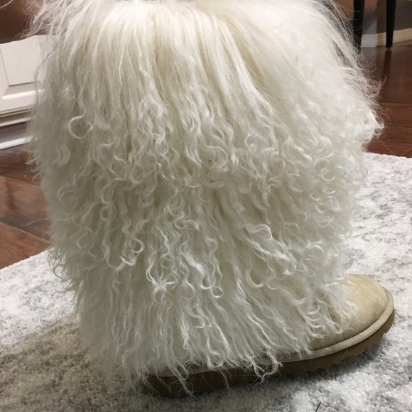 Vintage Limited Edition Sheep Wool Uggs - Picture 2 of 7