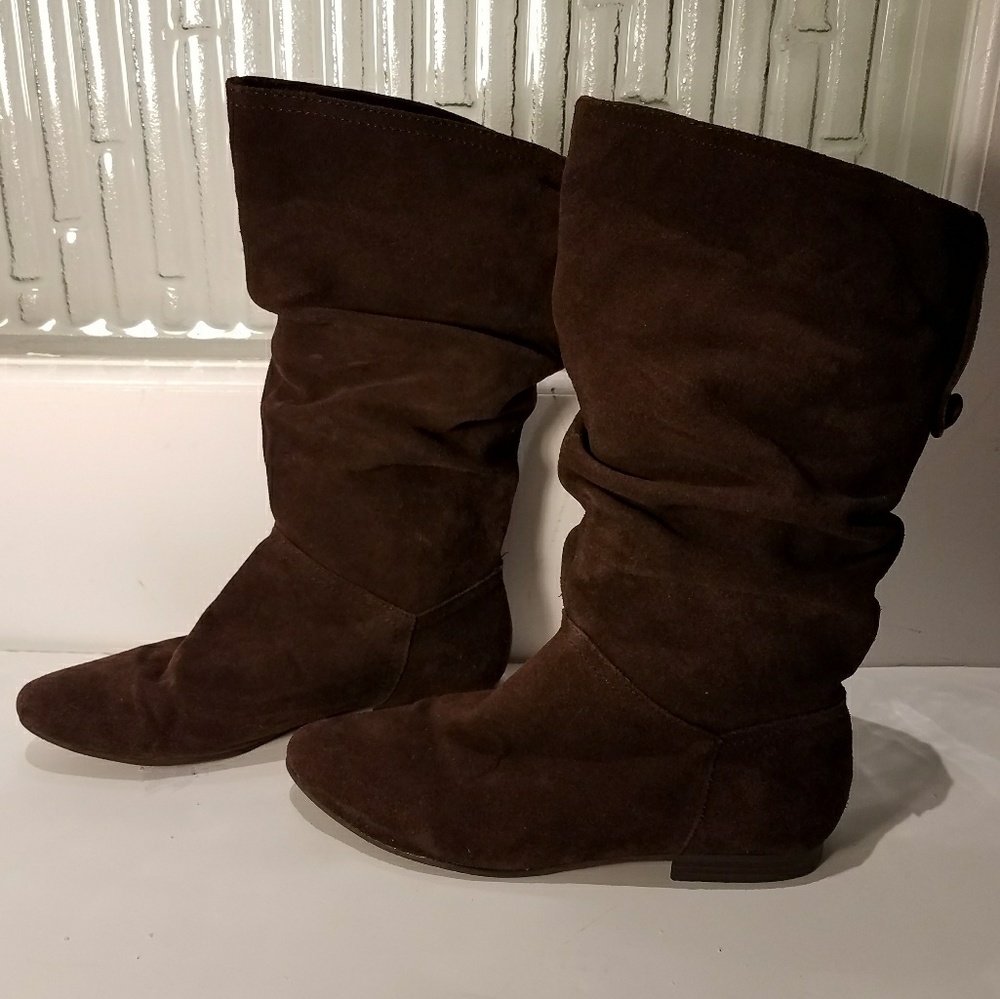 Blue Mountain dark brown suede boots