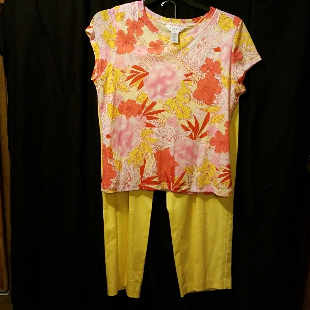 Flora print top and yellow Capri pants