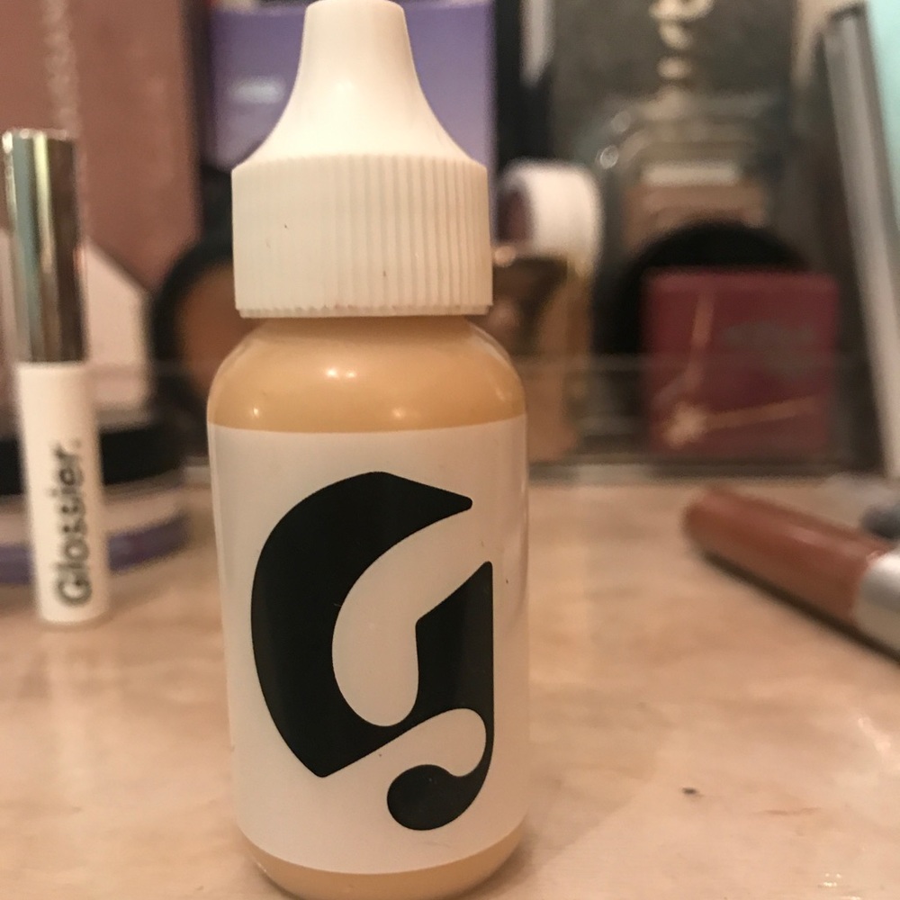 Glossier perfecting skin tint "medium"