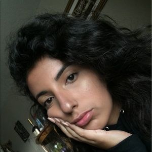 Meet your Posher, Neida