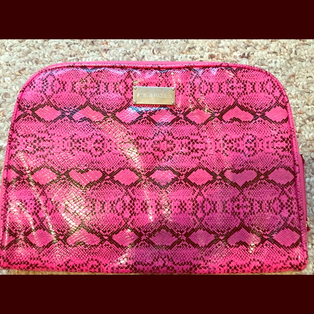 Steve Madden, iPad, Kindle, tablet