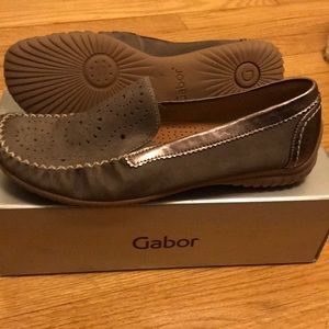 Woman’s Gabor shoe size 9.5