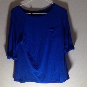 Size M woman' Blue shirt with pocket.