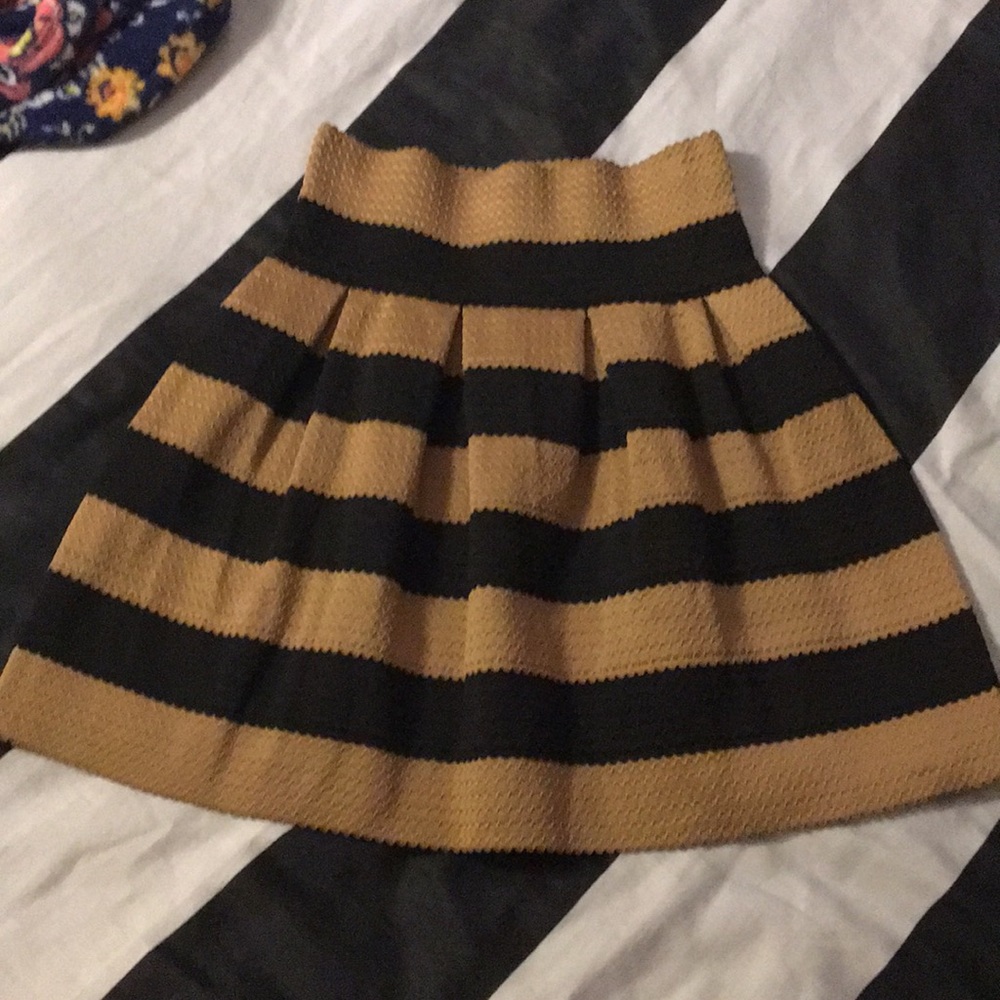 NWT Neslay black/ tan bubble skirt