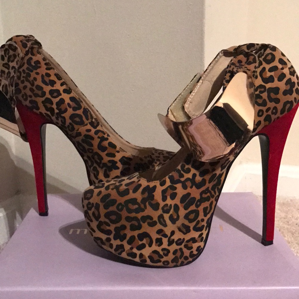 Leopard print heels!