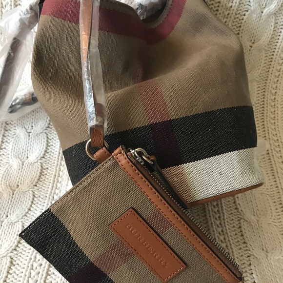 NWT Burberry Ashby Crossbody bag - Picture 2 of 8