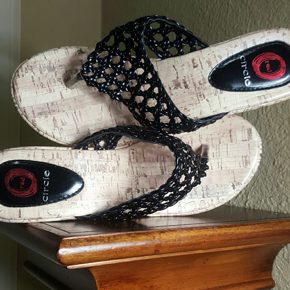 Red Circle Kimmy Wedges