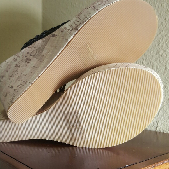 Red Circle Kimmy Wedges - Picture 5 of 7