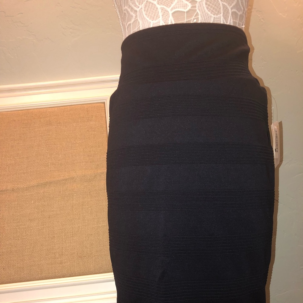 🆕 brand new Navy Lularoe Cassi in large