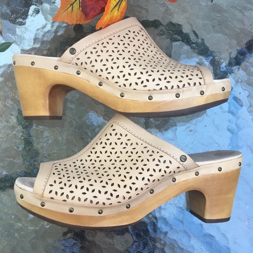 ☄️SALE☄️UGG AUSTRALIA ANSEL CLOG, 9/40 Euro