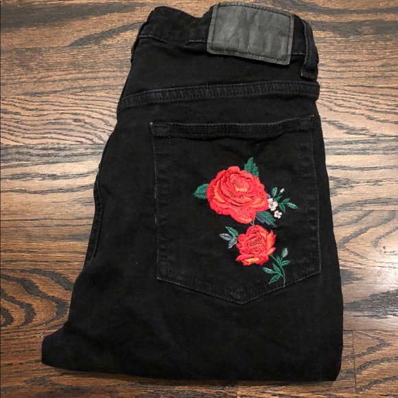 Floral embroidered Mom Jeans - Picture 2 of 3