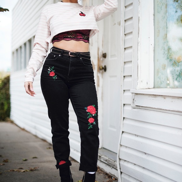 Floral embroidered Mom Jeans - Picture 3 of 3