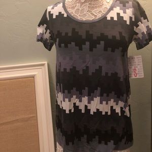 🆕 Brand new Lularoe Classic T size small