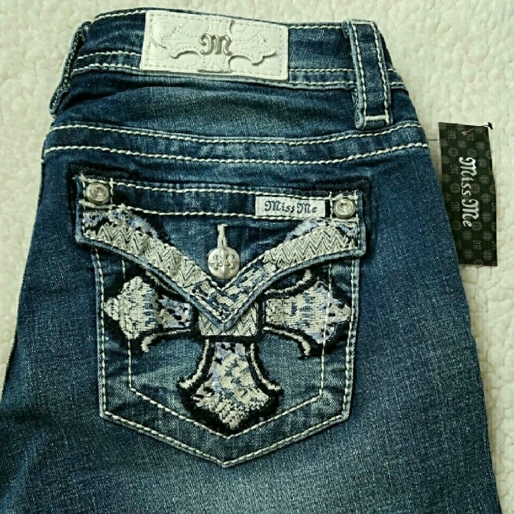 Miss me jean size 28, inseam 34"