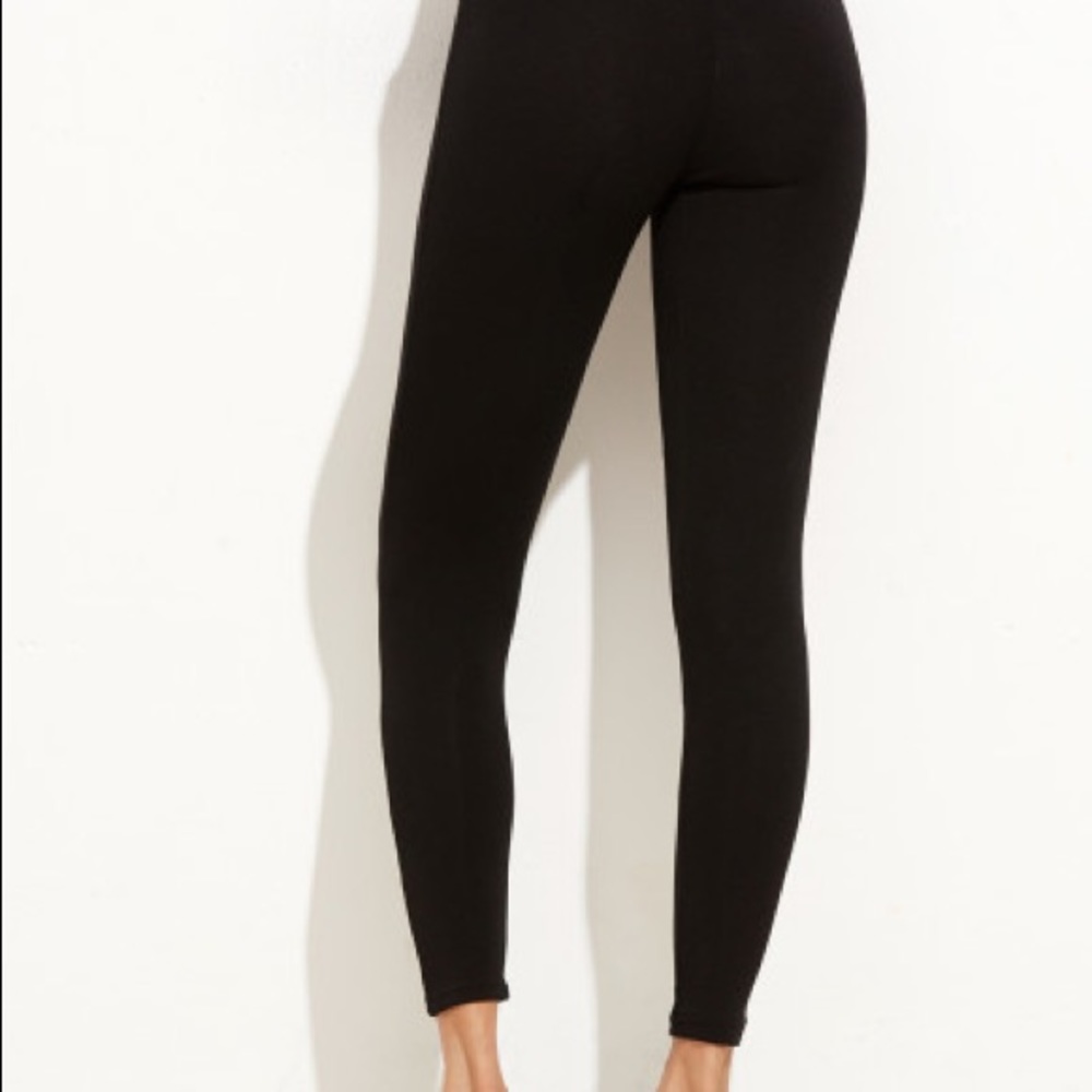 🌑Black 🌑Ripped Mesh Insert Leggings - Picture 4 of 5