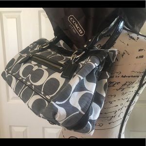 Give the perfect Gift: New authentic Coach Purse